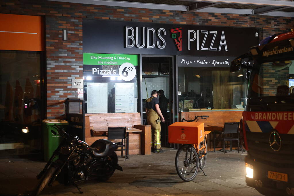 Bewoners wakker gemaakt door waterlekkage