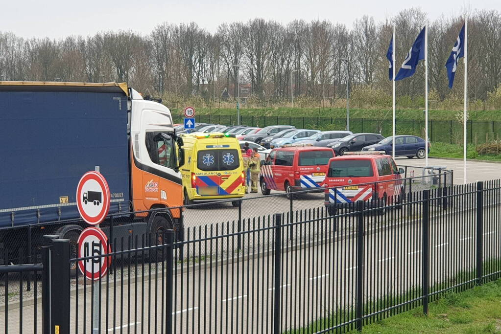 Hulpdiensten groots ingezet voor lekkage gevaarlijke stof in bedrijfspand