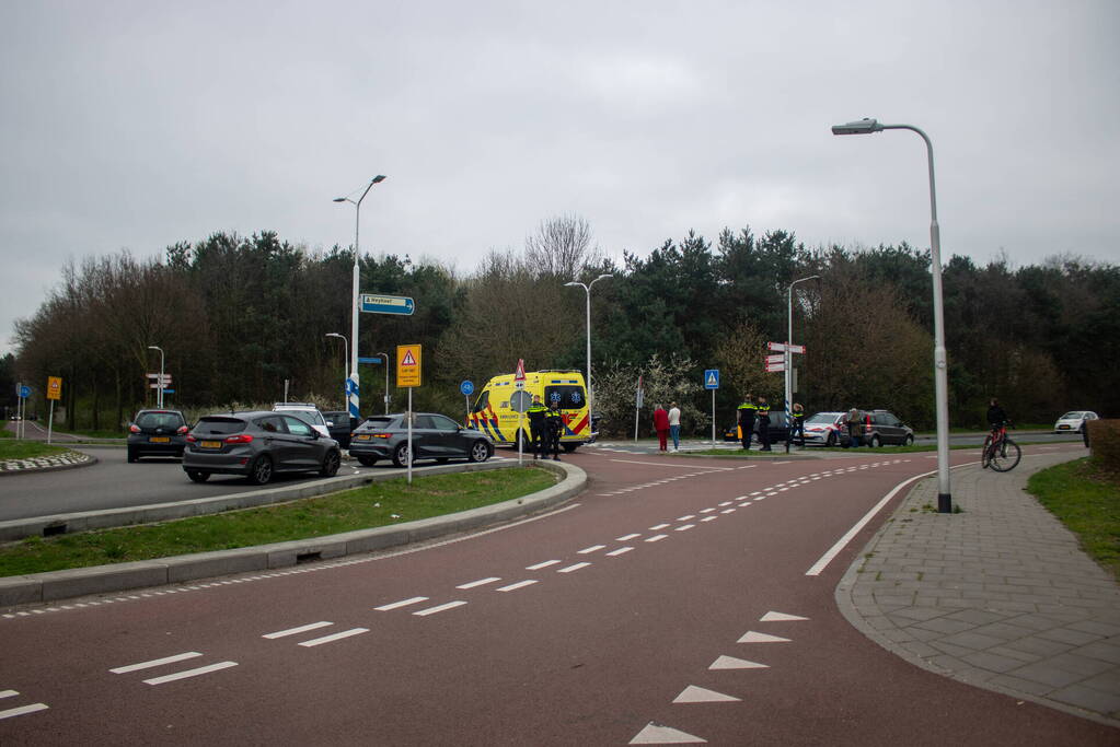 Wederom fietser aangereden op beruchte rotonde
