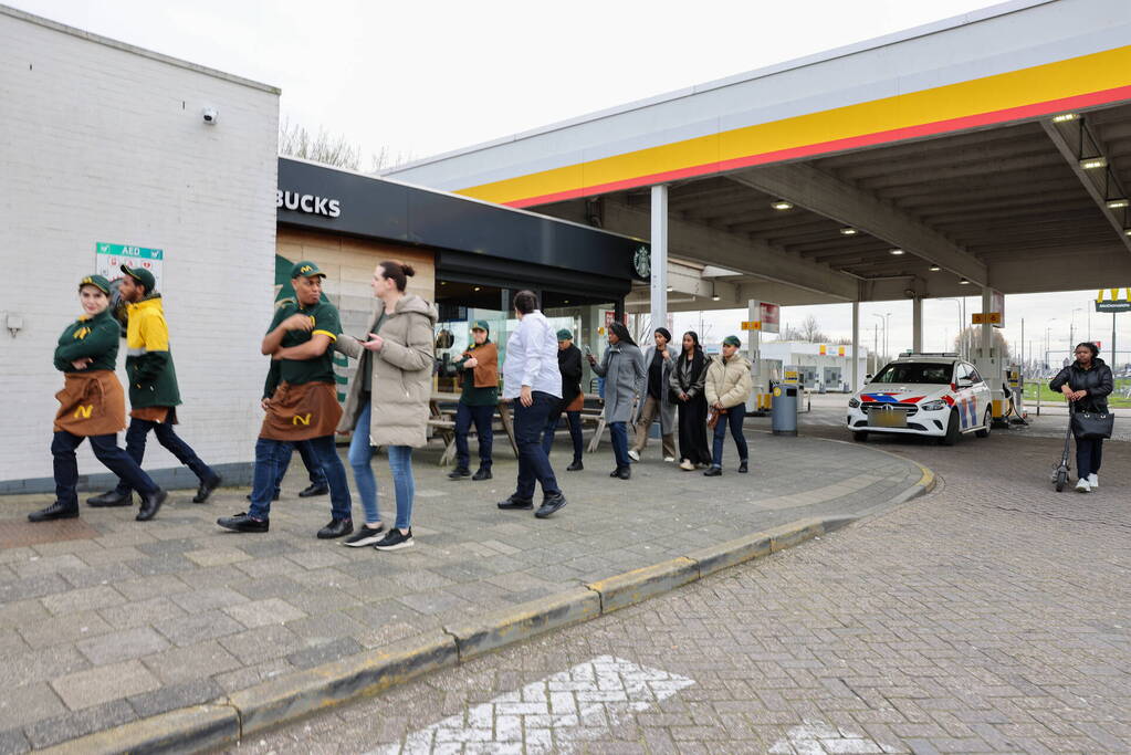 Man met verward gedrag laat tas achter in fast-food restaurant