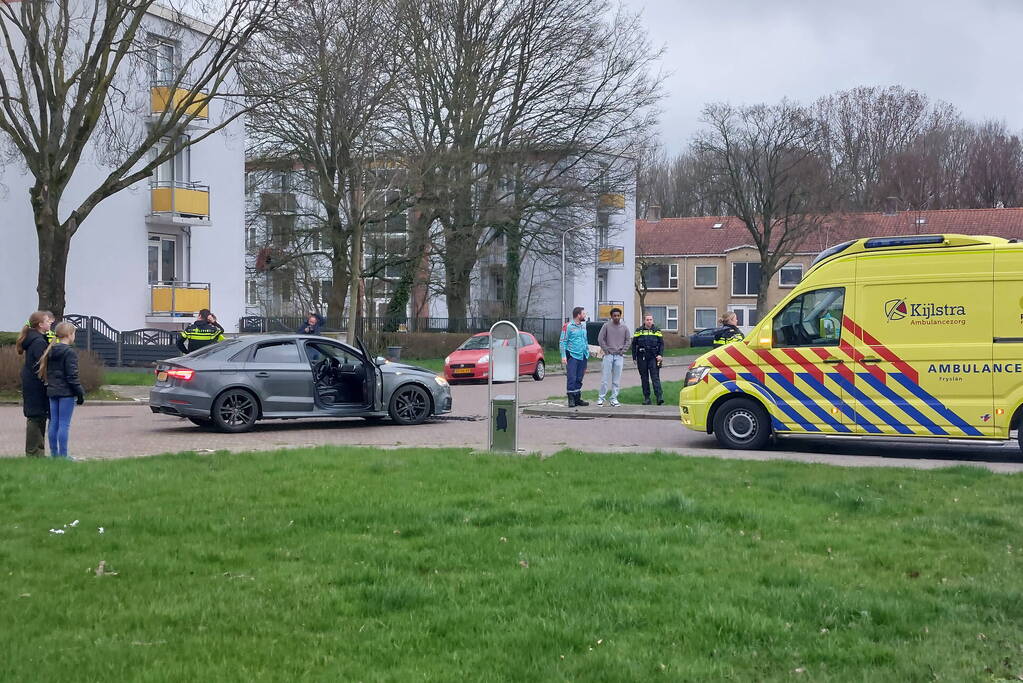 Twee personenauto's met elkaar in botsing
