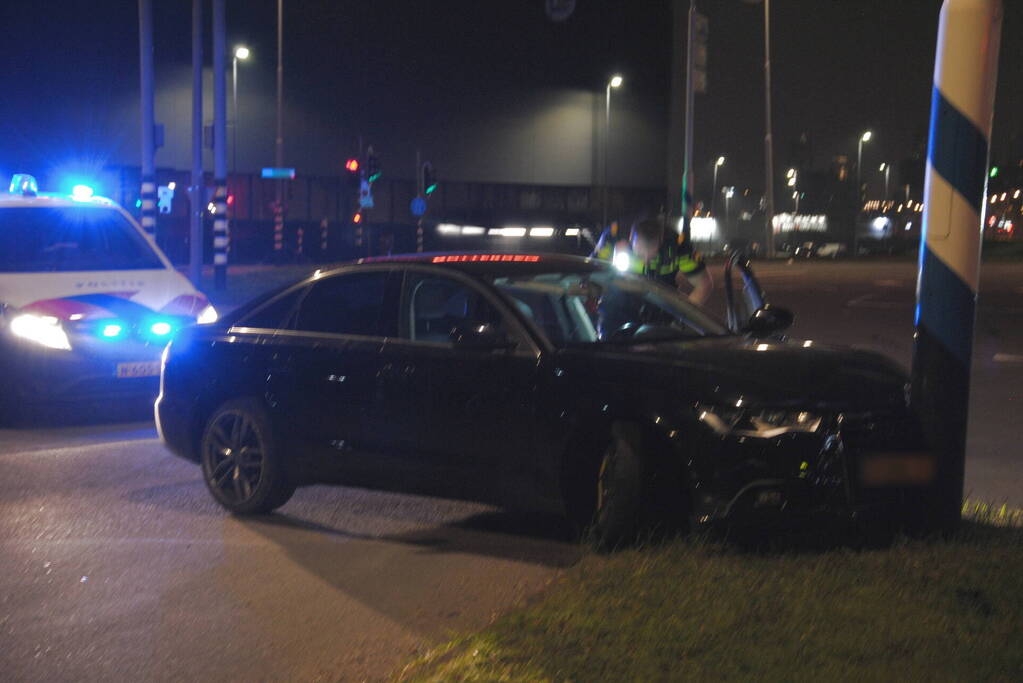 Bestuurder slaat op de vlucht na crash