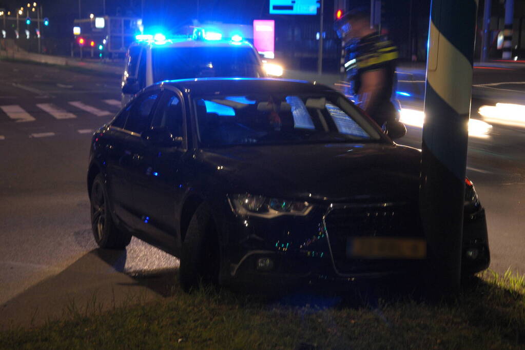 Bestuurder slaat op de vlucht na crash