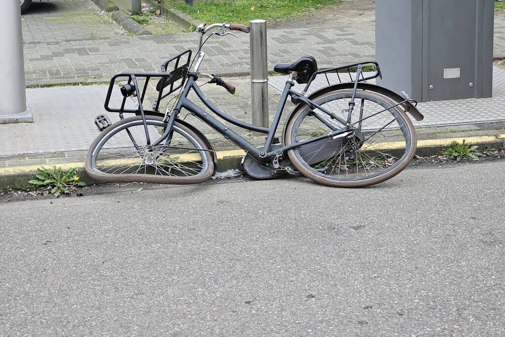 Fietser gewond bij aanrijding met vrachtwagen