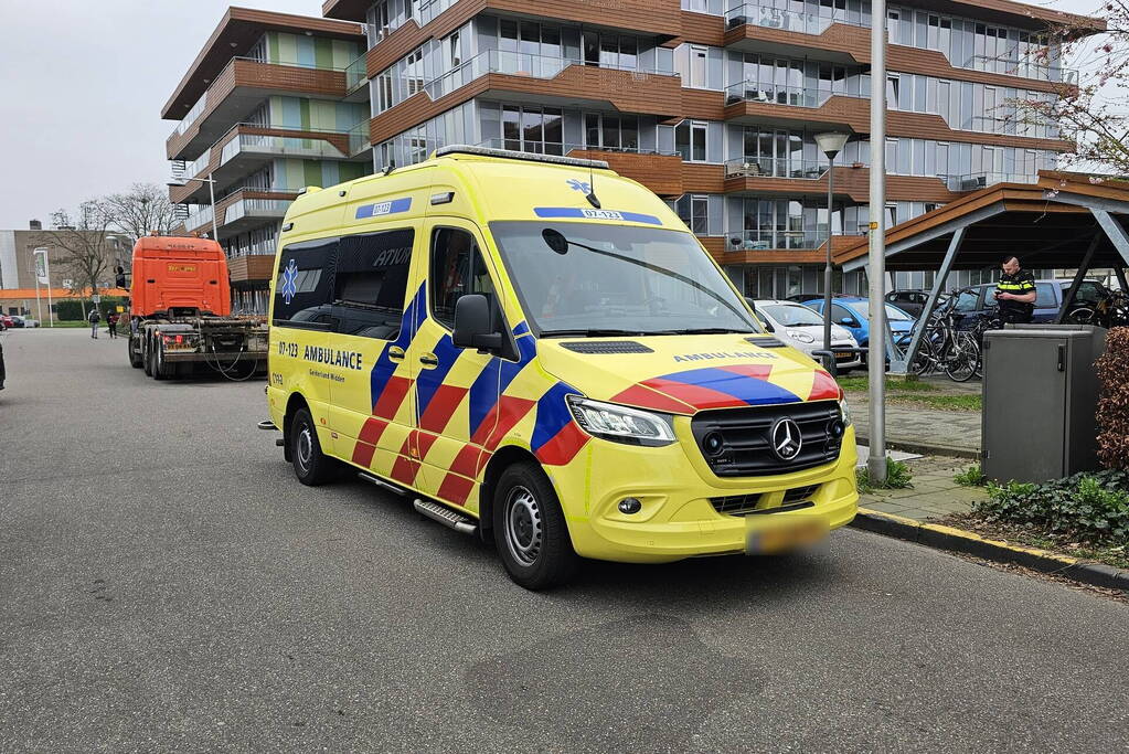 Fietser gewond bij aanrijding met vrachtwagen