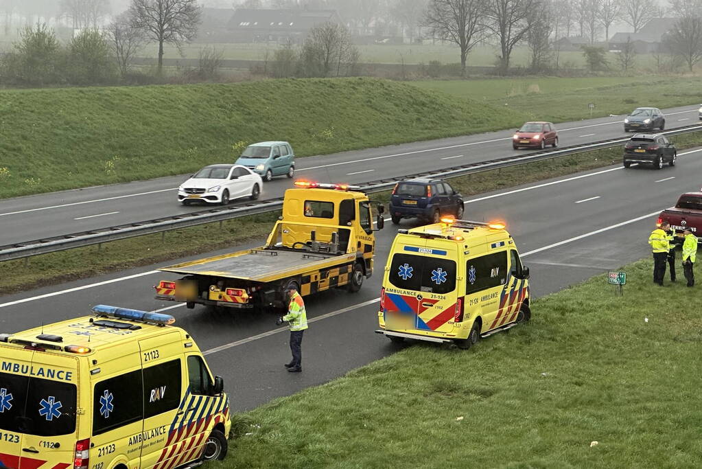 Kop-staartbotsing tussen twee voertuigen op de A50