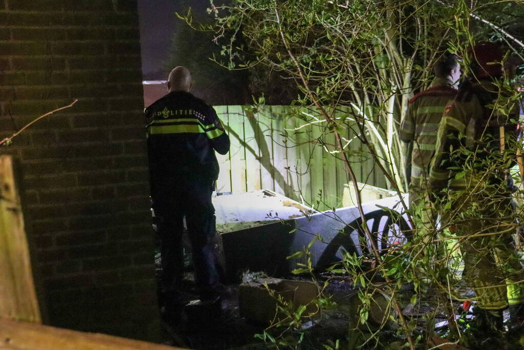 Brand in achtertuin van woning snel onder controle