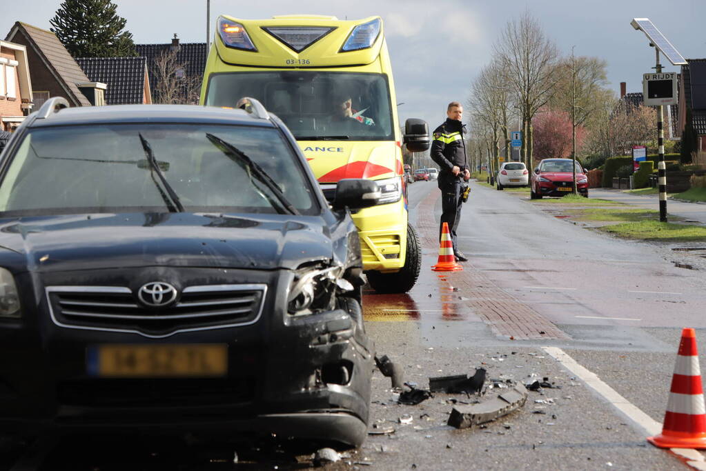 Forse schade na ongeval tussen twee auto's