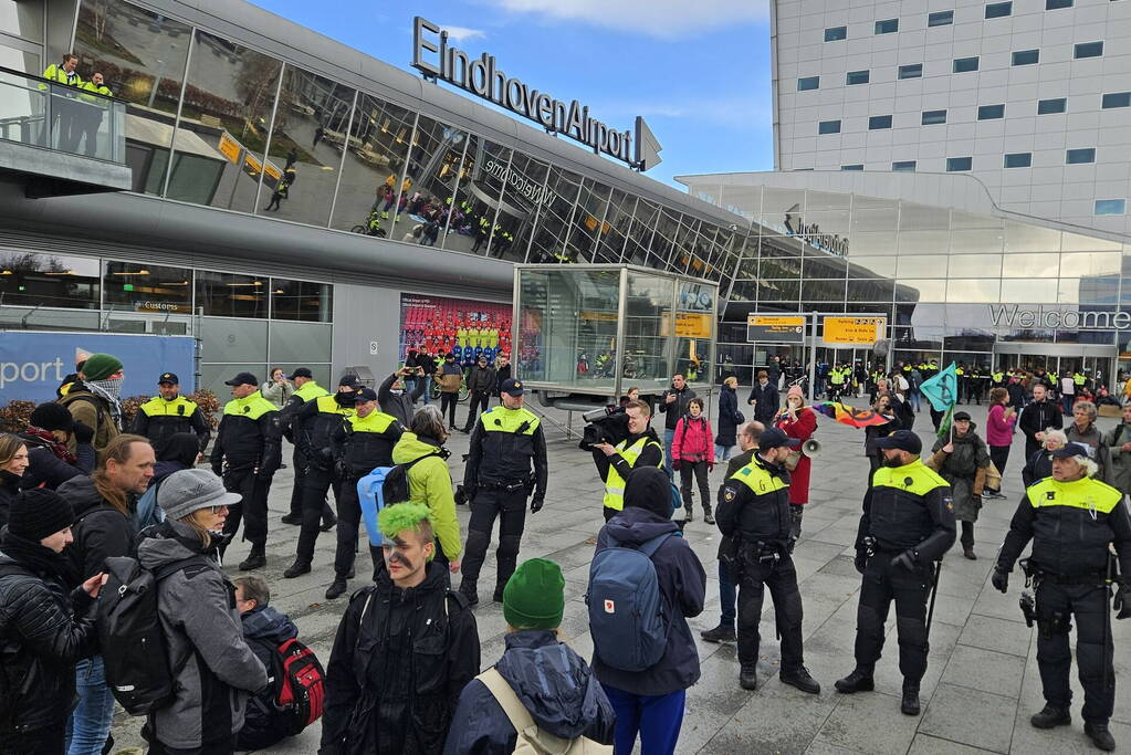 XR dringt eindhoven airport binnen
