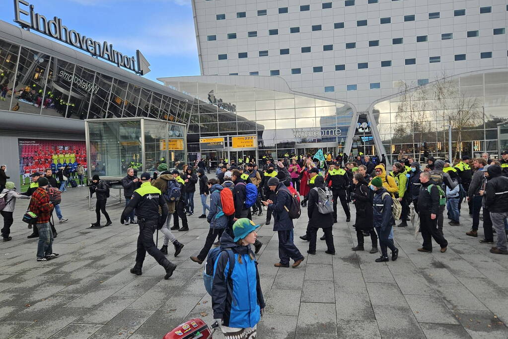 XR dringt eindhoven airport binnen