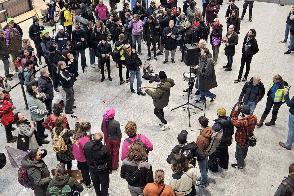 XR dringt eindhoven airport binnen