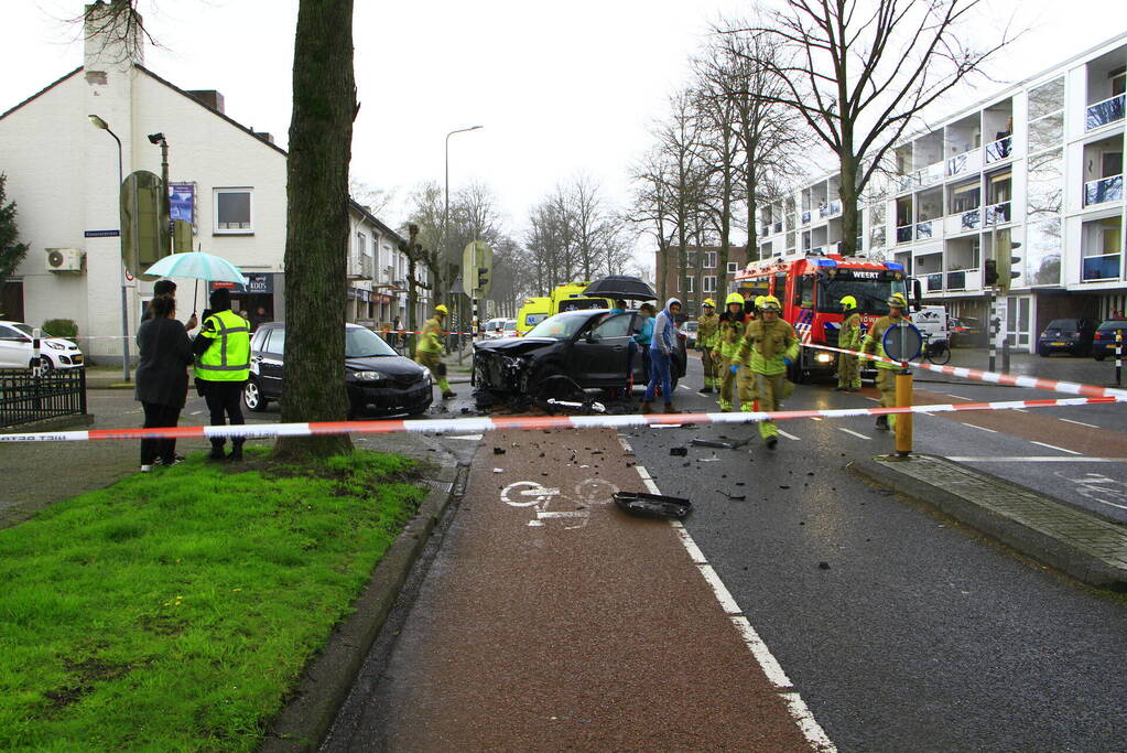 Flinke schade bij ongeval op kruispunt