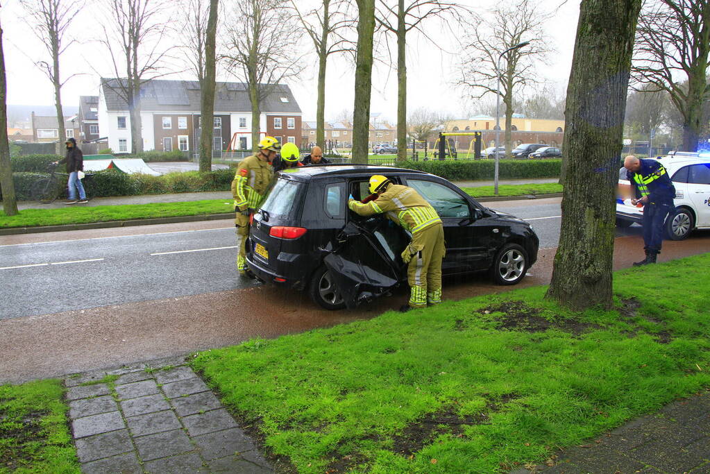 Flinke schade bij ongeval op kruispunt