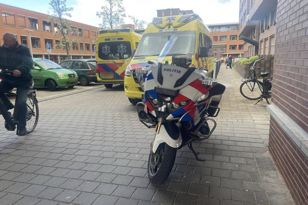 Veel medisch personeel voor noodsituatie in de woning