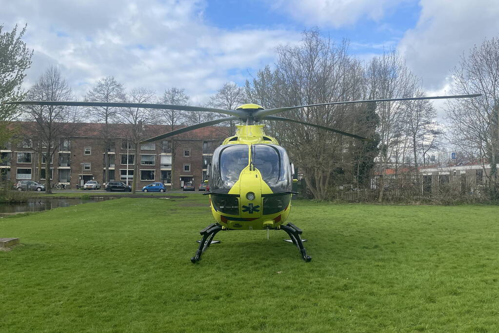 Veel medisch personeel voor noodsituatie in de woning