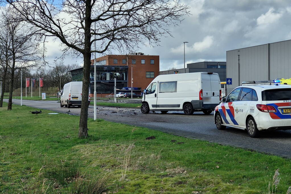 Flinke schade door botsing met bestelbussen