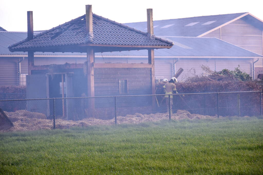 Middelbrand in stro hooiopslag