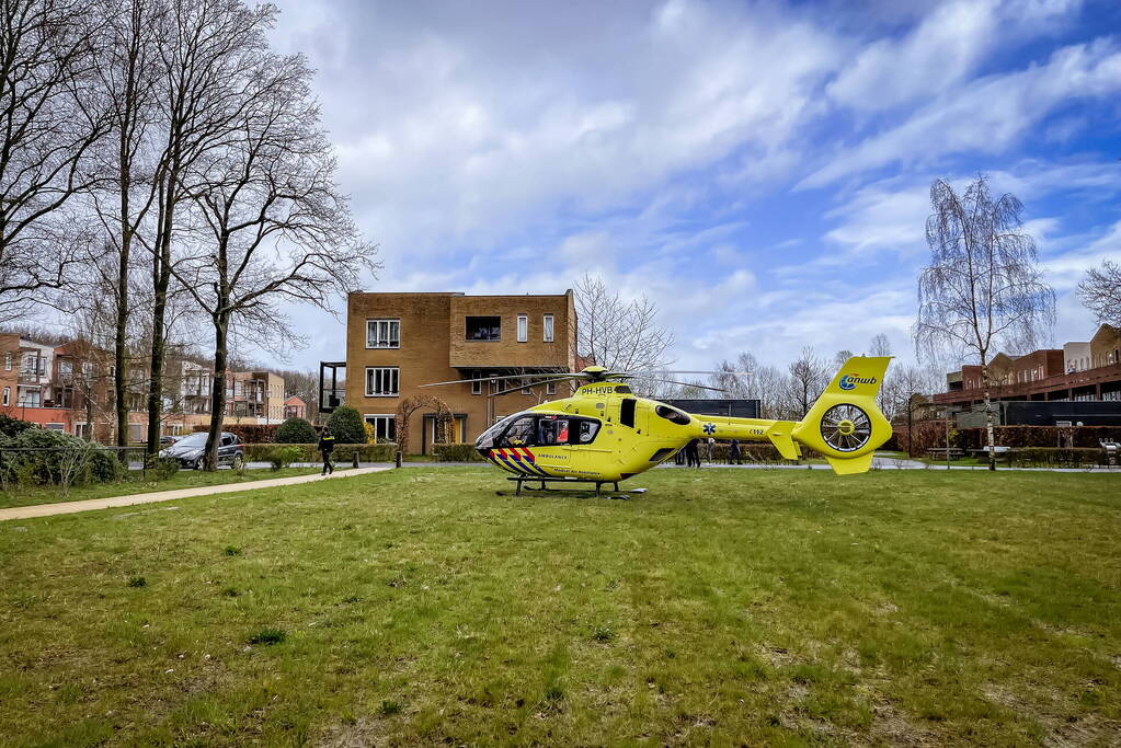 Traumahelikopter landt op terrein zorginstelling Sherpa
