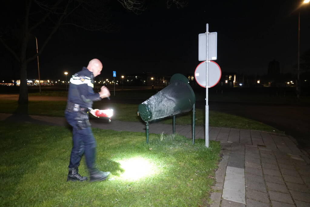 Politie blust brand in afvalvangnet