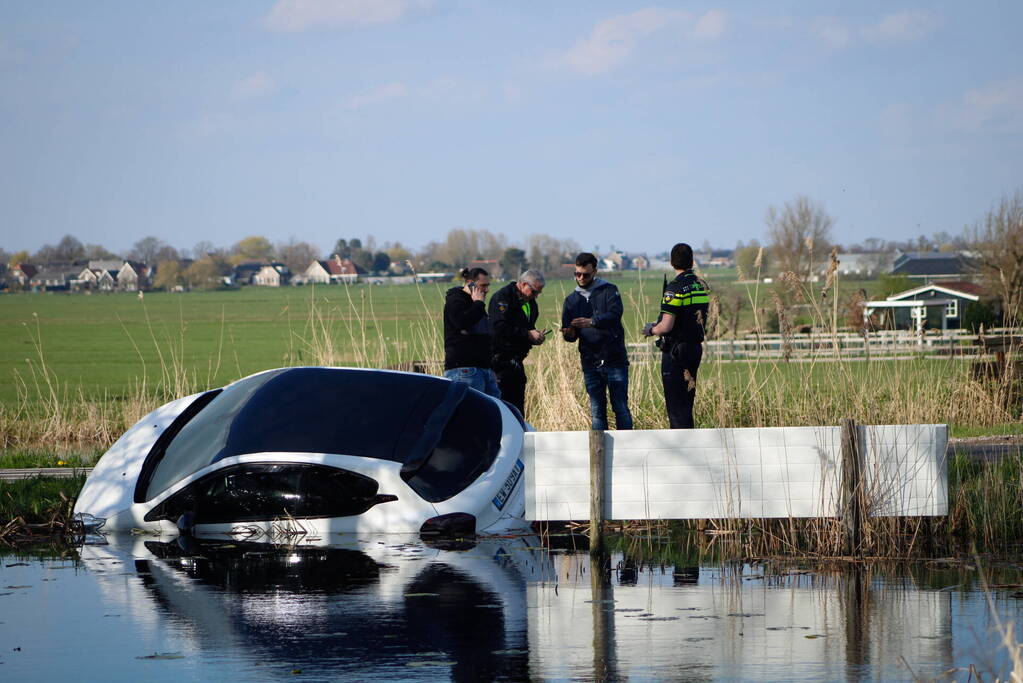 Automobilist verliest macht over stuur en belandt in sloot