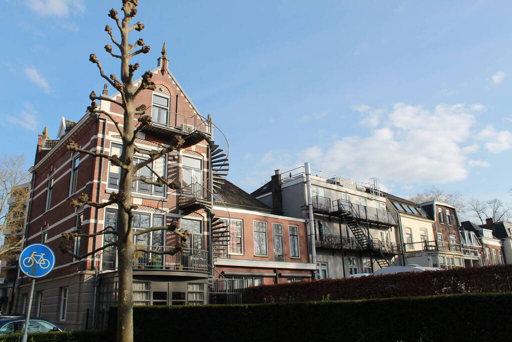 Hulpdiensten groots ingezet voor persoon op dak met verward gedrag