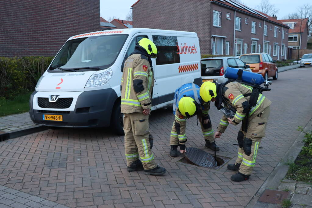Brandweer doet onderzoek naar vreemde lucht in woning