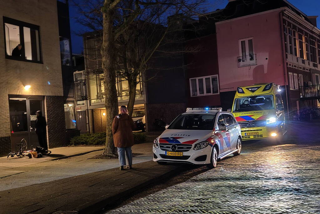 Persoon gewond na steekpartij in appartementencomplex
