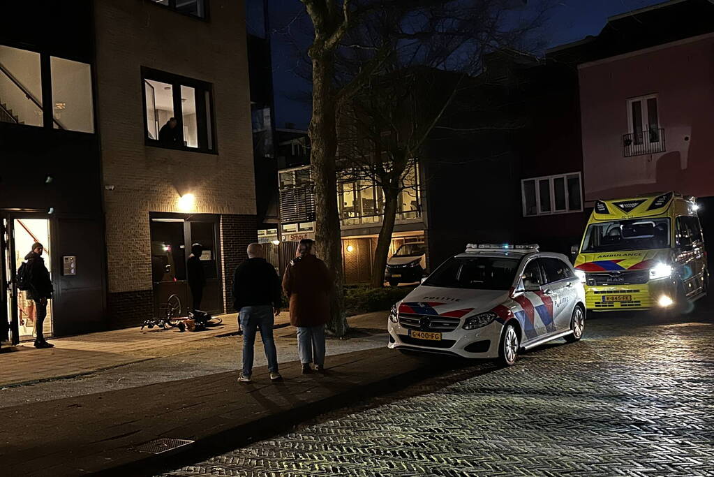 Persoon gewond na steekpartij in appartementencomplex