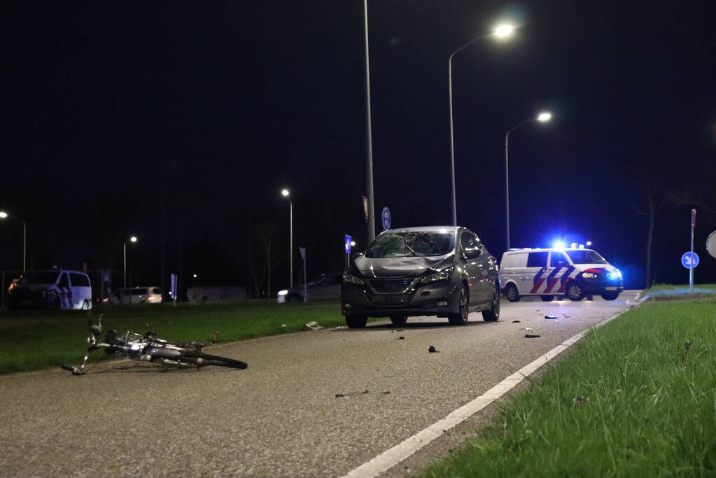 Fietser ernstig gewond bij aanrijding met personenauto