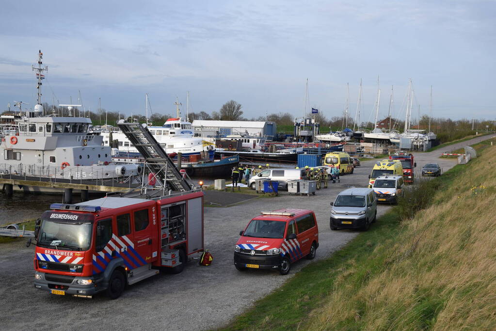 Overleden persoon door duikers van de marine boot aangetroffen