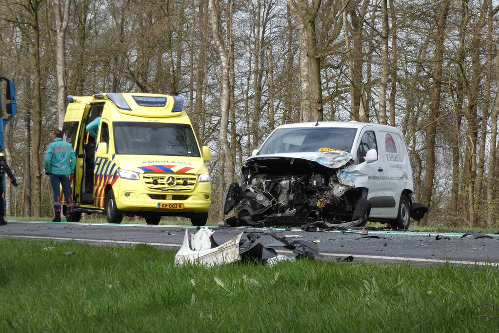 Ravage na ongeval tussen meerdere voertuigen