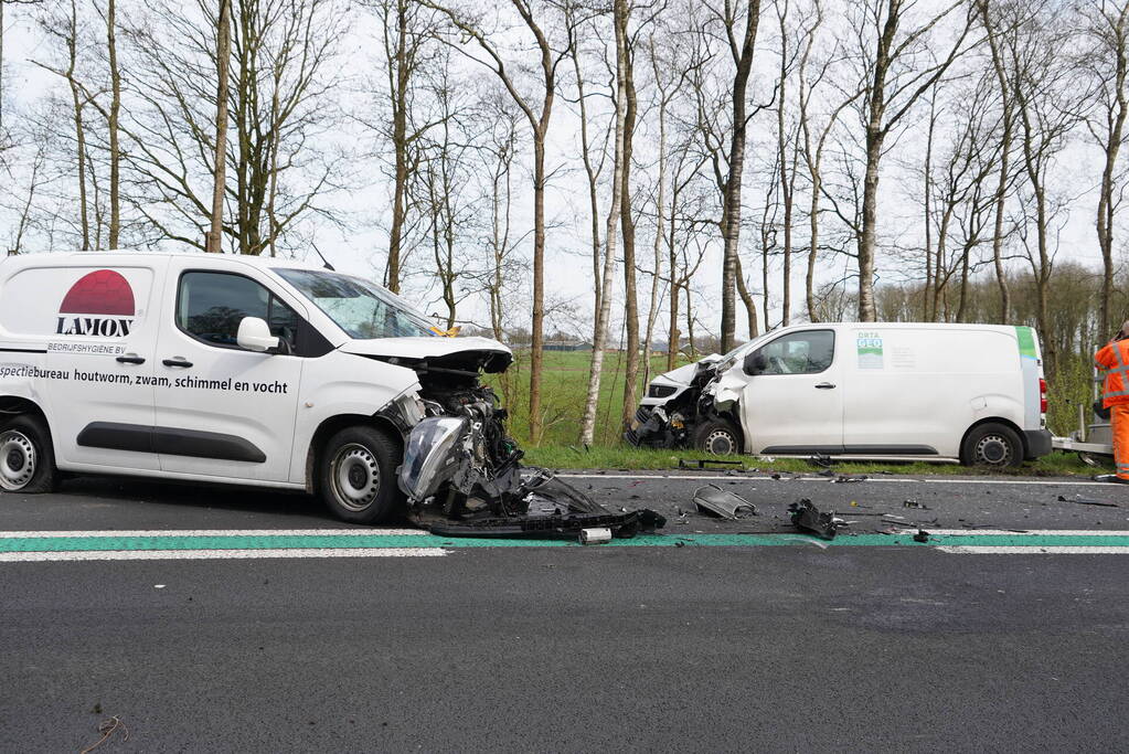 Ravage na ongeval tussen meerdere voertuigen