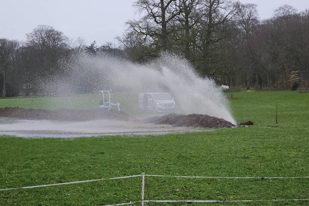 Waterleiding geraakt bij werkzaamheden