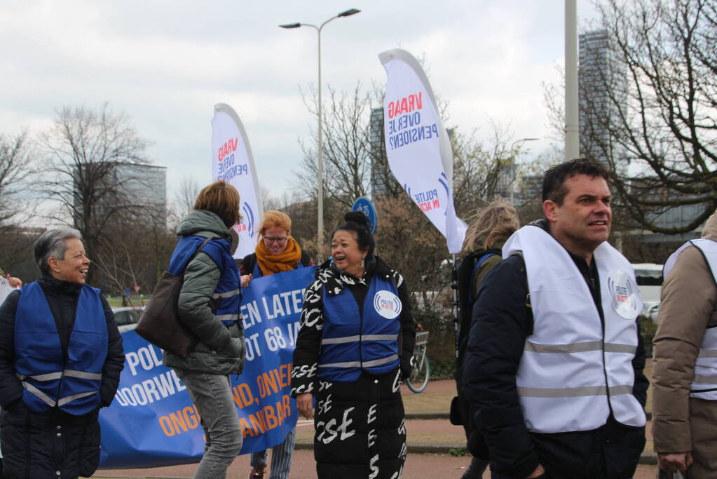 Politieagenten demonstreren tegen te hoge pensioenleeftijd