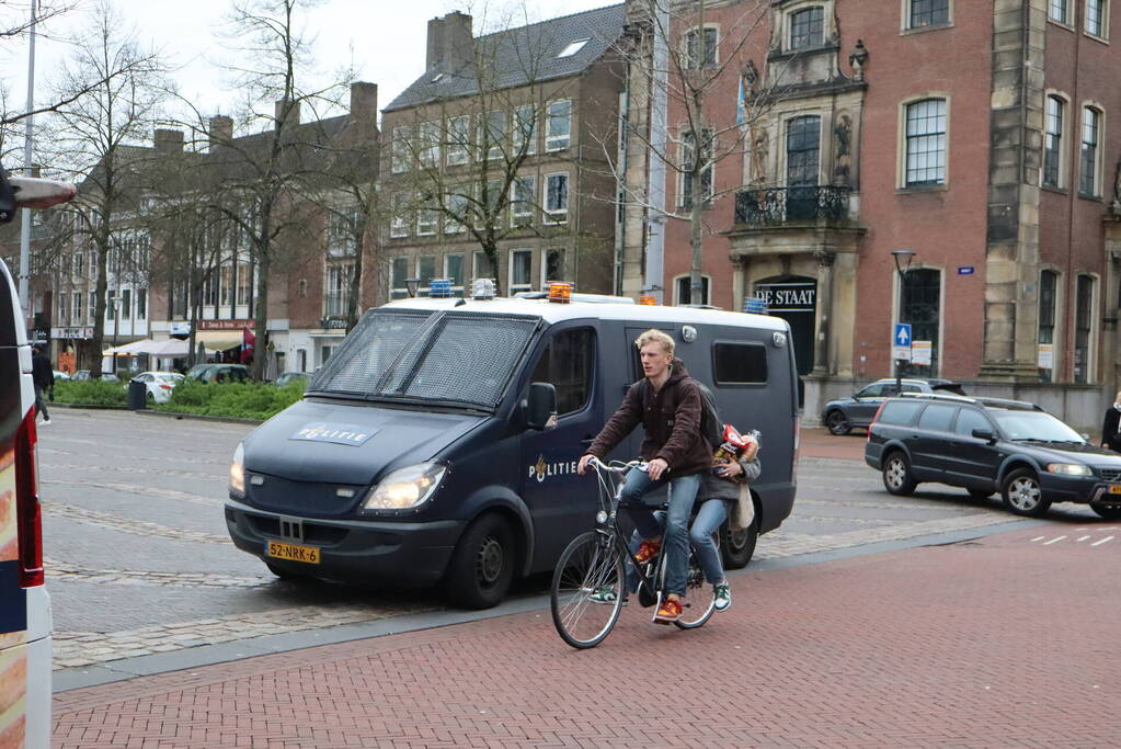 Massale politie-inzet bij rechtzaak, pegida voorman aangehouden