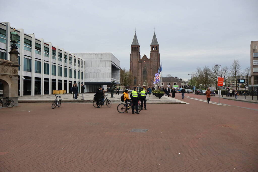 Massale politie-inzet bij rechtzaak, pegida voorman aangehouden