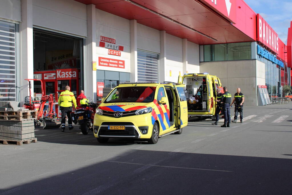 Persoon zwaargewond bij ongeval Bauhaus