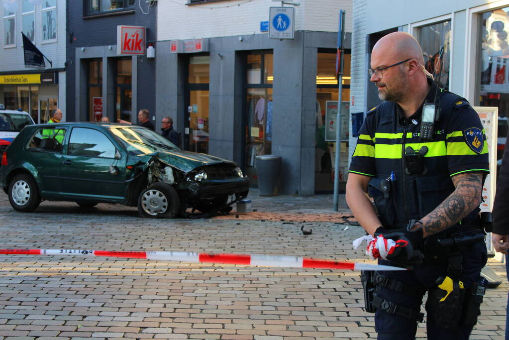 Auto ramt gevel Aziatisch restaurant