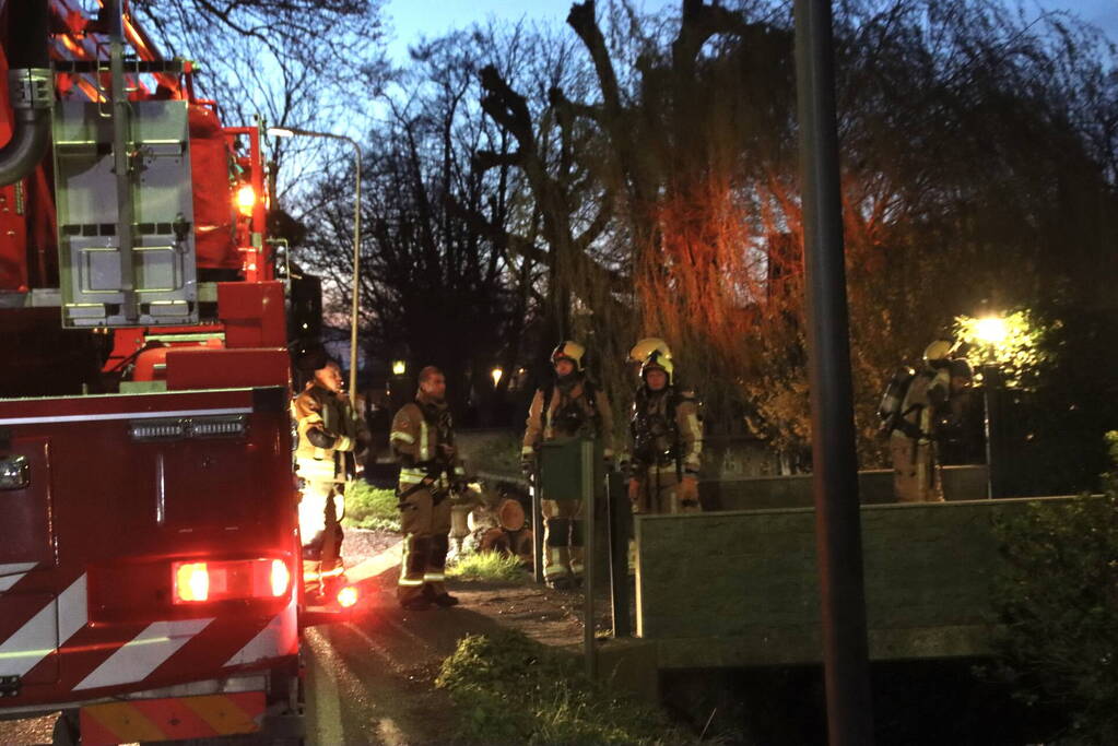 Brand in schoorsteen van woning