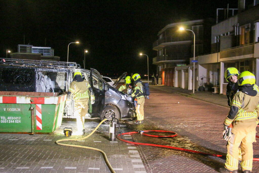 Bestelbus total-loss na brand