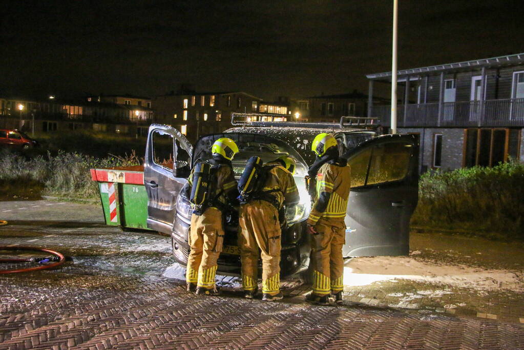 Bestelbus total-loss na brand