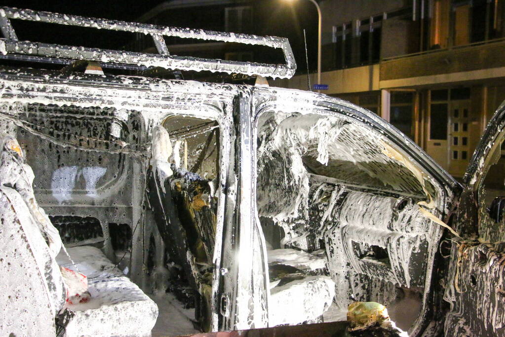 Bestelbus total-loss na brand