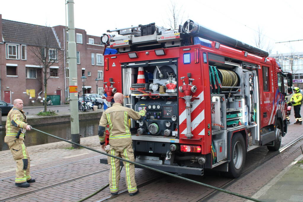 Stoel in woning vliegt in brand