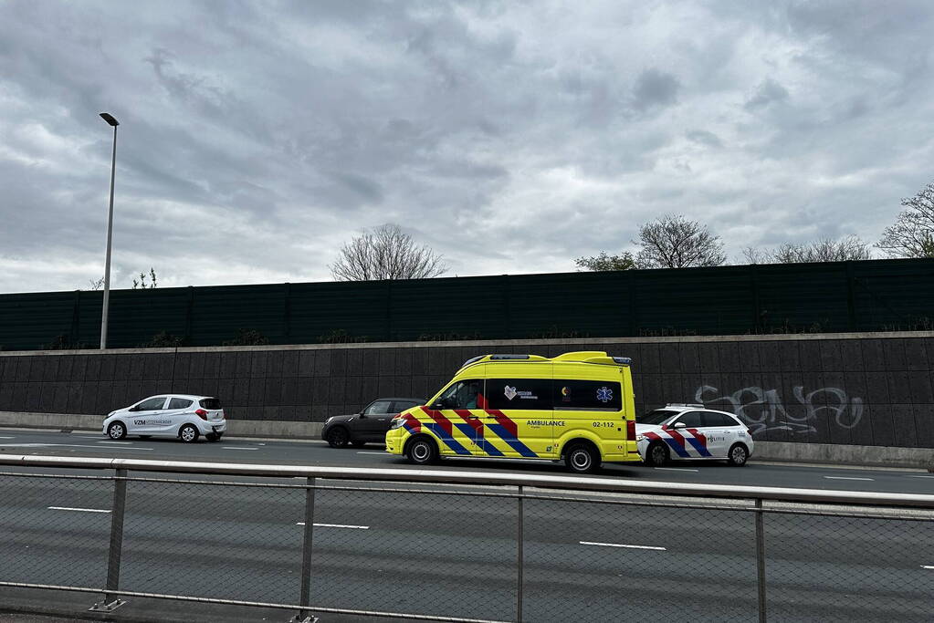 Rijstrook gestremd na aanrijding