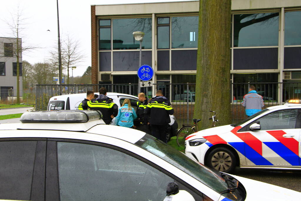 Fietser gewond bij aanrijding met bestelauto