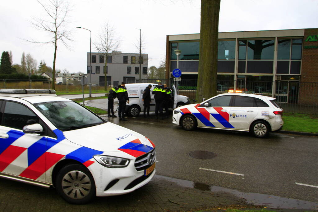 Fietser gewond bij aanrijding met bestelauto