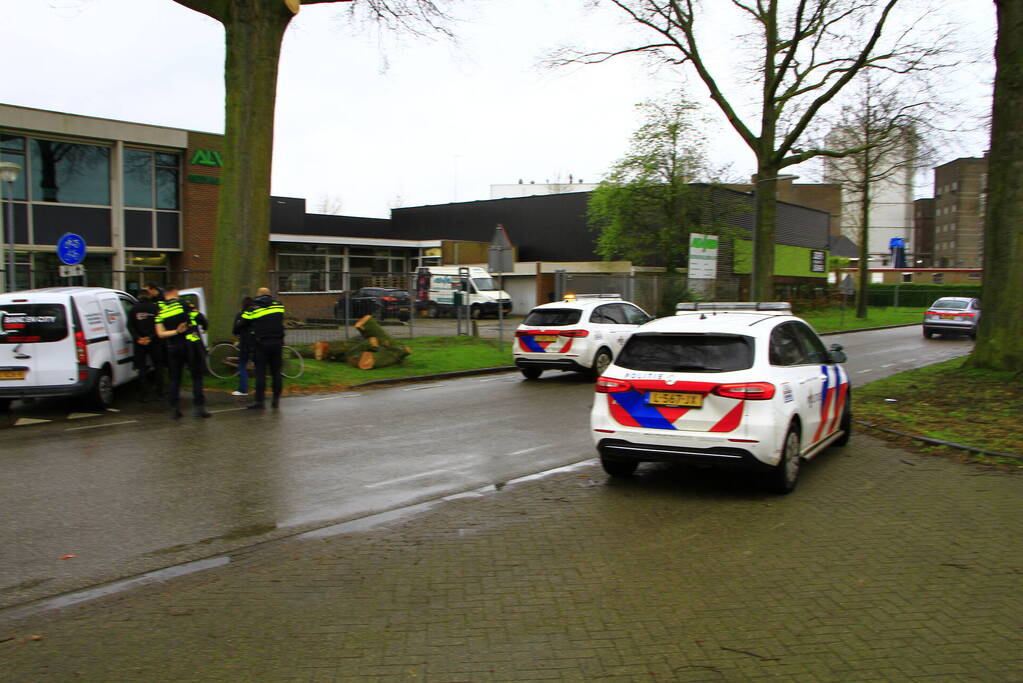 Fietser gewond bij aanrijding met bestelauto