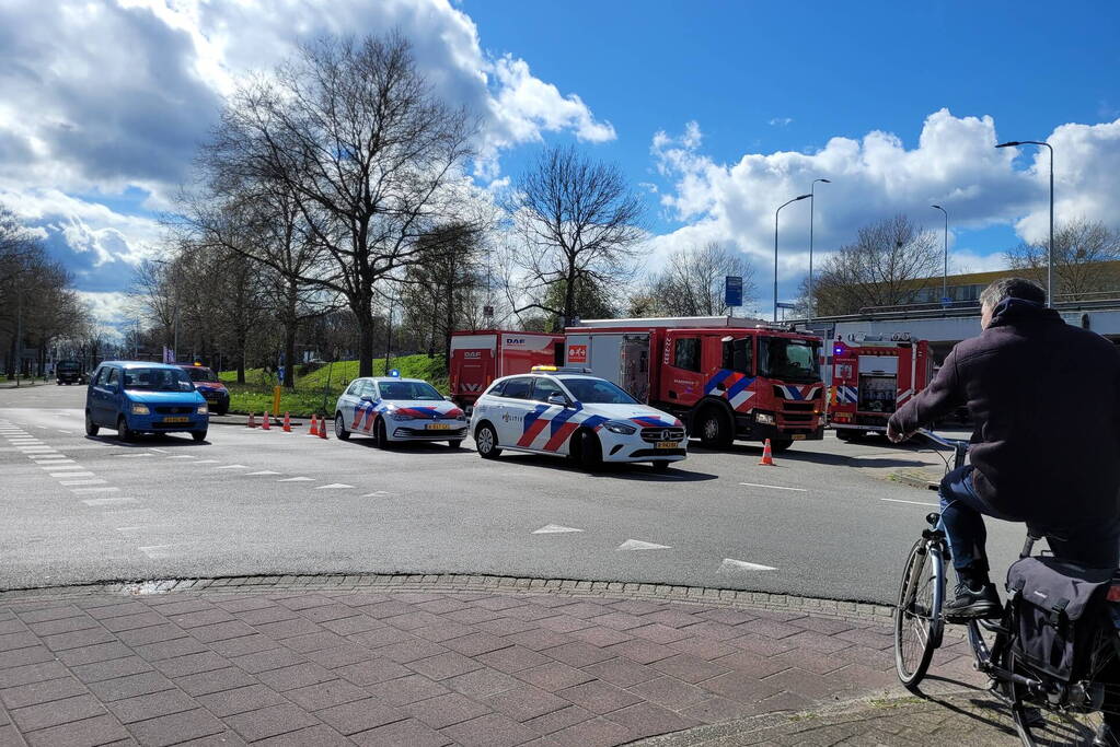 Vrachtwagenchauffeur bekneld na ongeval