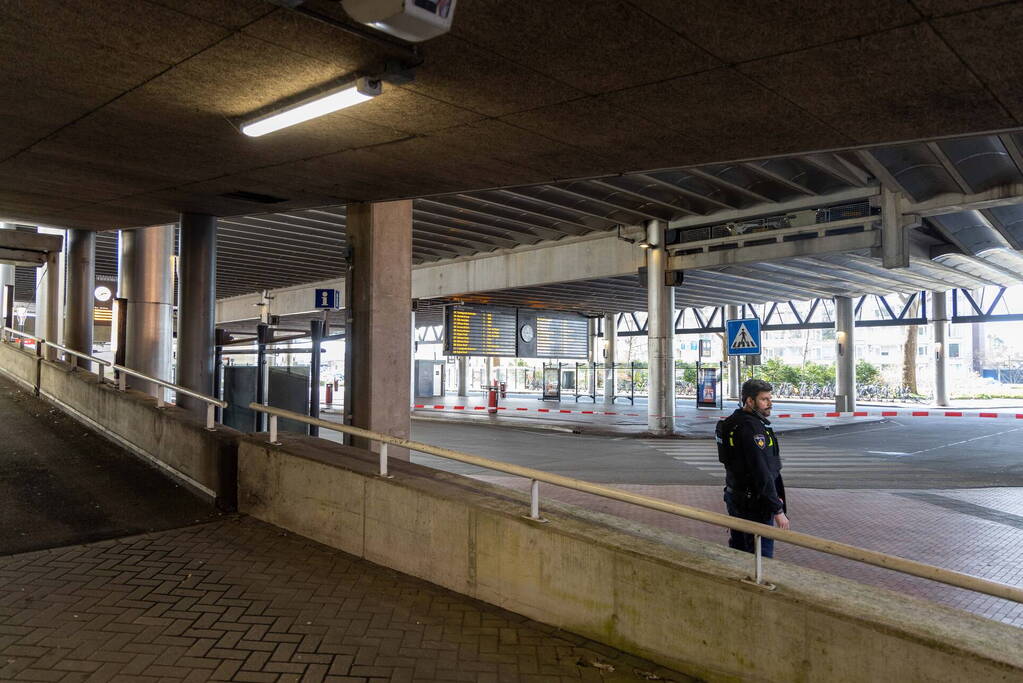 Politie houdt passagier met verdacht pakket aan in stadsbus