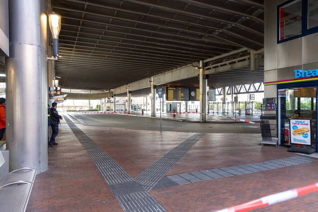 Politie houdt passagier met verdacht pakket aan in stadsbus
